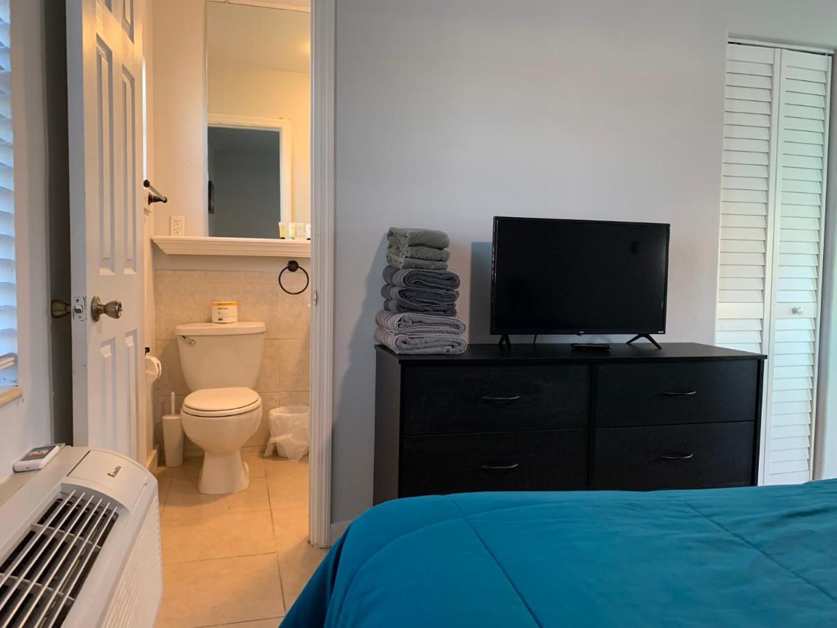 Poolside King Cottage With Kitchen - 10 Minutes To Beach! Fort Myers Kültér fotó