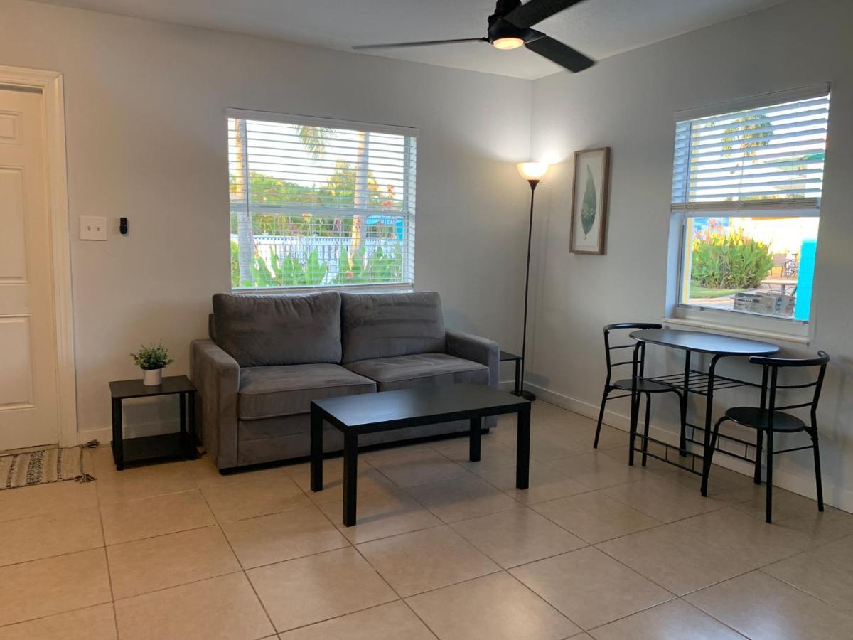 Poolside King Cottage With Kitchen - 10 Minutes To Beach! Fort Myers Kültér fotó